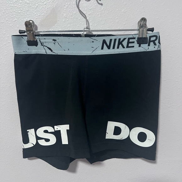 Nike Pants - 2pieces Nike AeroAdapt Performance Shorts small